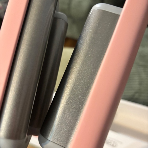 ROVY Stylish wave curling iron by TYMO. - Picture 7 of 8